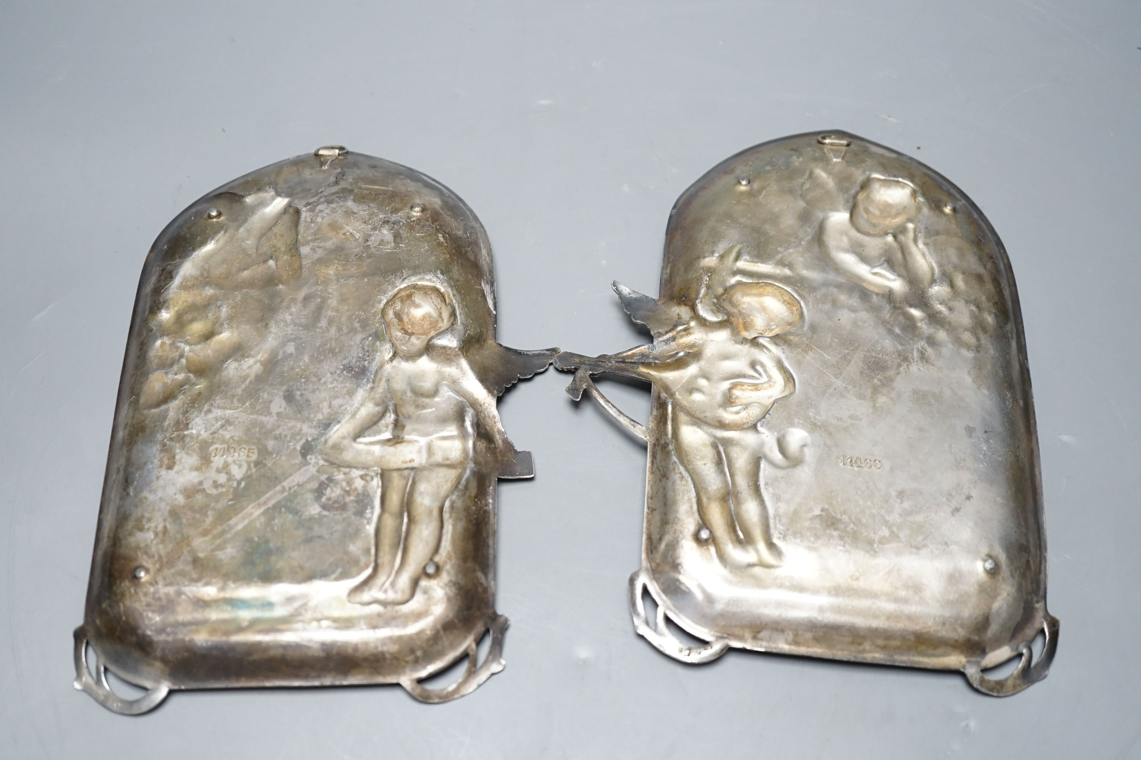A pair of WMF Art Nouveau wall plaques 21.5cm